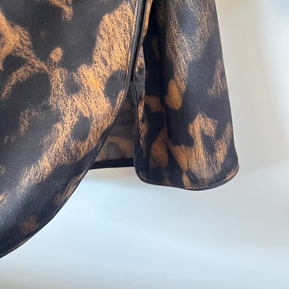 Lafayette 148 Kelsey Leopard Print 100% Silk Blouse - Picture 8 of 10